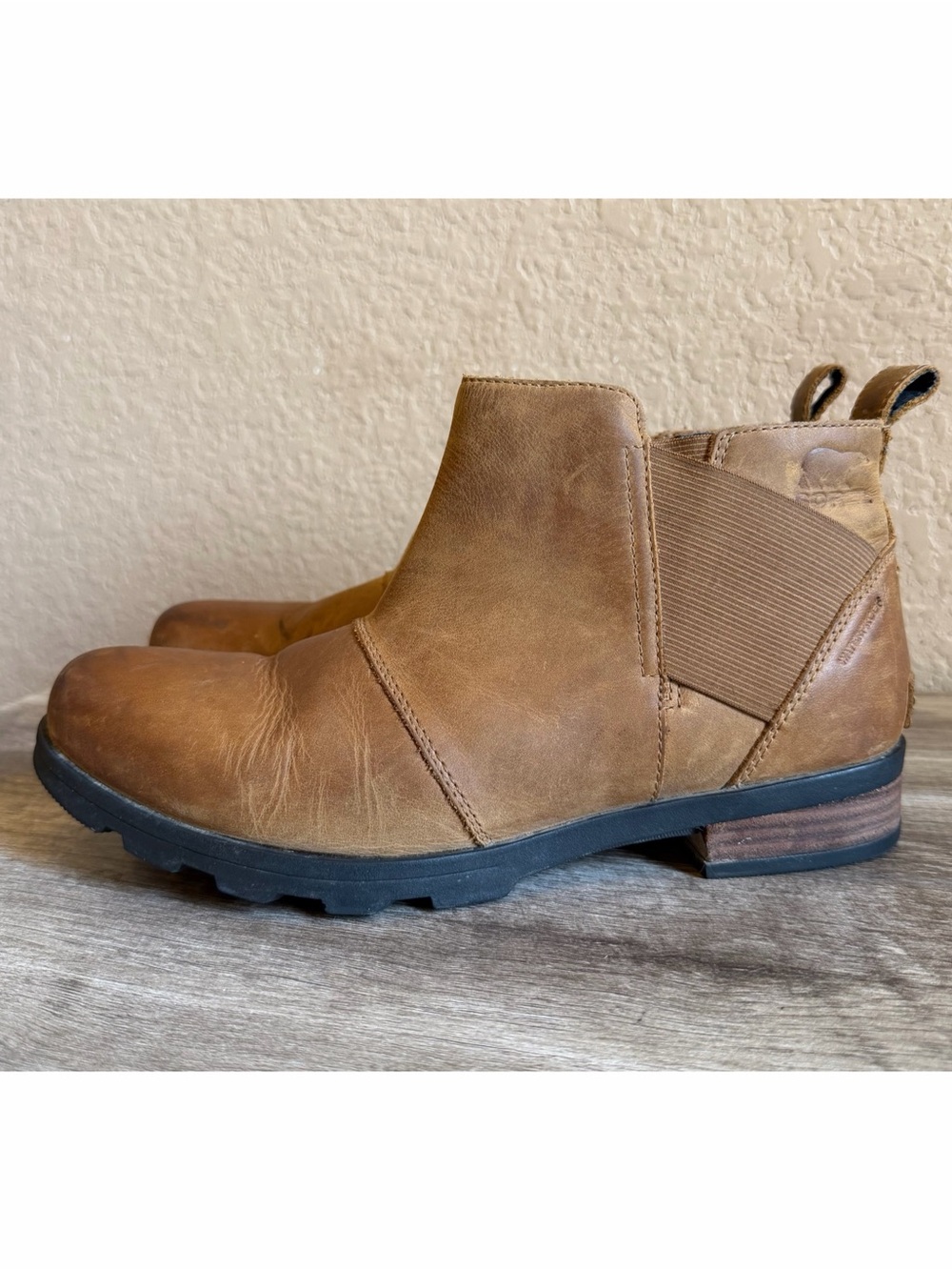 Sorel Emelie Chelsea Leather boots Women’s Size 9.5